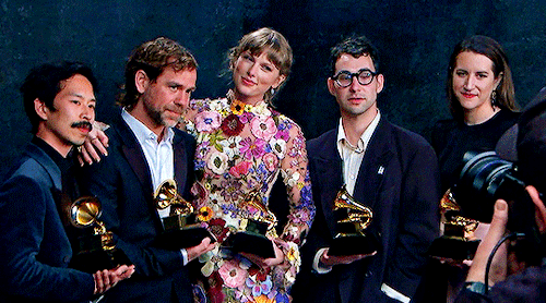 wishfulthinkinglove:Taylor Swift with Jack Antonoff, Aaron Dessner, Jonathan Low and Laura Sisk 2021