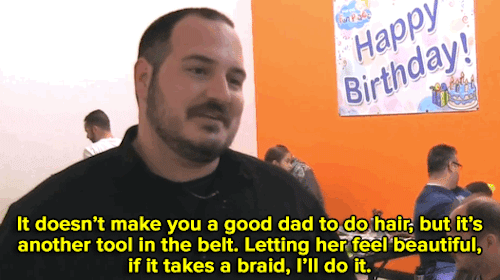 miguelscum:rikodeine:thealogian:iwilleatyourenglish:republicanidiots:micdotcom:Awesome dad teaches o