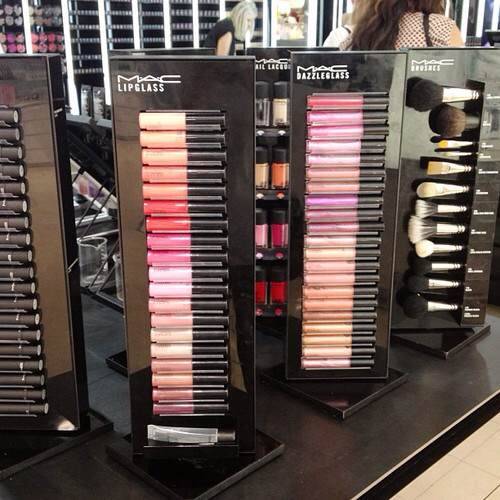 xxthis-ass-is-a-presentxx:  makeupidol:  beauty // make up blog xo  xx