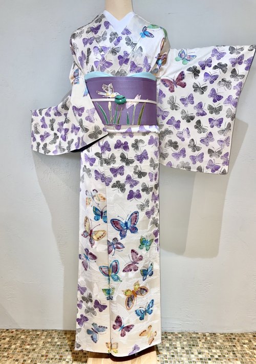  Jewel tones for this kaleidoscope* of butterflies kimono, paired with a lovely ayame (iris) pattern