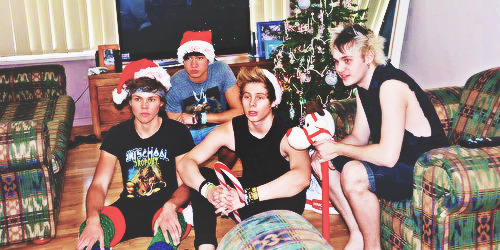 kjllorder:A Very 5SOS Christmas !! :D