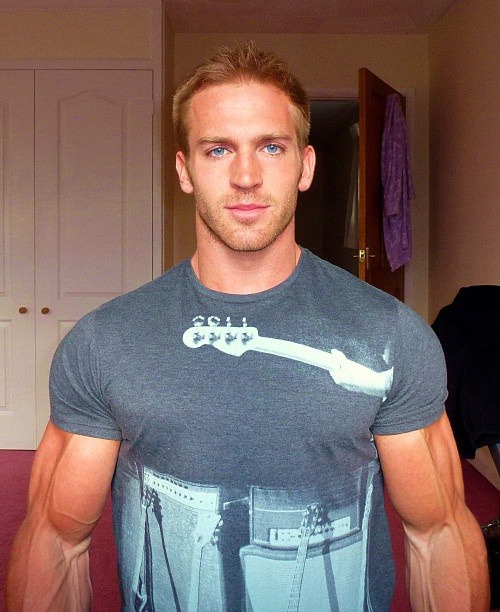jezebelsboys:  Adam Charlton. Major hottie. 