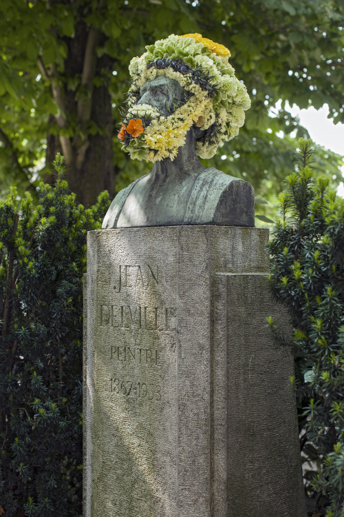 nevver:In the Garden of Good and Evil, Brussels