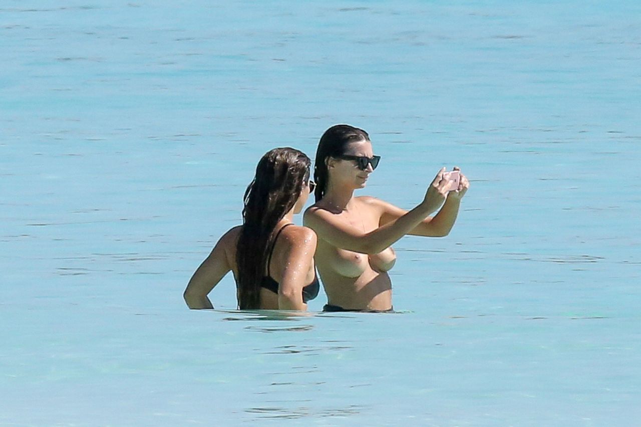 heathenhole:  Emily Ratajkowski Topless Amazeballs pics part 2