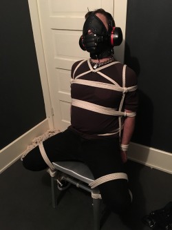 seabondagesadist:  @bondageandsocks got tied to the Navy chair for a little while. He demonstrated that he has escape artist in him and much to my dismay escaped in short order. 