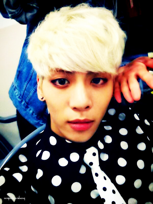 mrsparkmrsbang:   Jonghyun random selca edits    