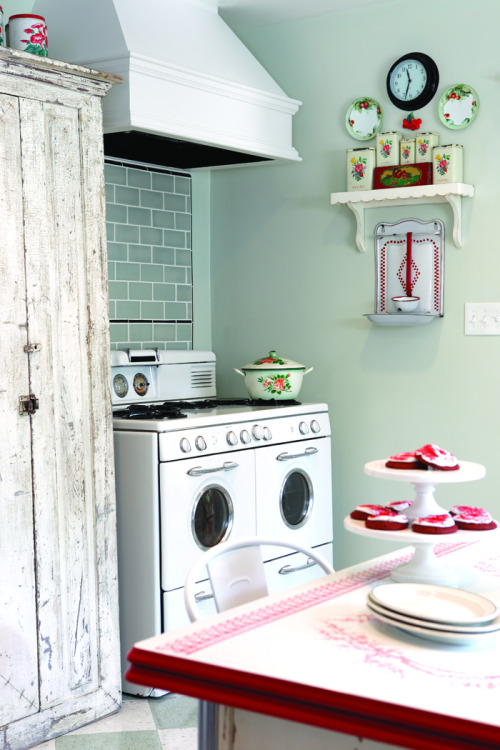 magicalhome: Unusual stove and an enamel-topped table in a retro kitchen.Cottages and Bungalows Maga