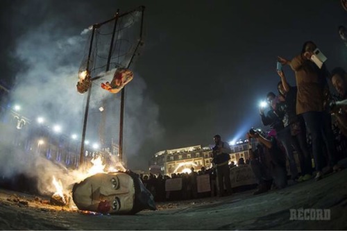 anotheraf:  This is my country, we had enough.  “Mexicanos al grito de guerra…”