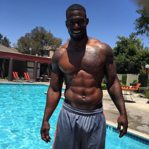 seeker310:  bmoneyworld:  Antron Dillon   Hot!! & so phyne!!  Mmmm