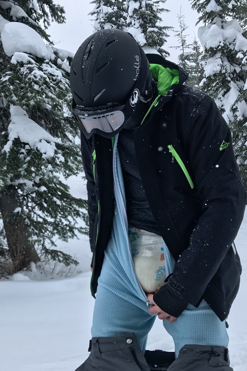 foreveratoddler:  Quick slope side diaper check. Looks like I’m super soggy and
