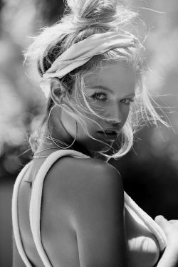 l-isan:  Hailey Clauson (Photography by Zoey Grossman). All rights are reserved to the photographer. Please don’t remove the description.