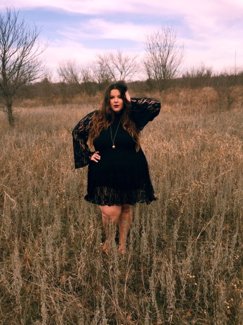 nataliemeansnice:  abandoned fields // full hearts black lace ‘khloe dress’- chubbycartwheels.com all the thanks in the world to my friend molly for snapping these. 