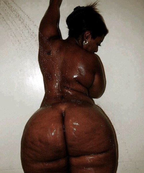 dumptruckthicc:  Shower power🚿🚿🚿🚿🚿🚿🚿