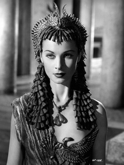 mote-historie:      Vivien Leigh, Caesar and Cleopatra, 1945.Costumes by Oliver Messel.