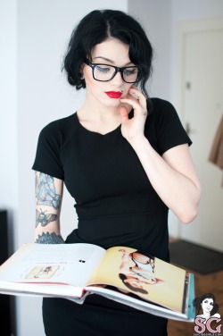 sglovexxx:   Sinni Suicide in Bettie Page