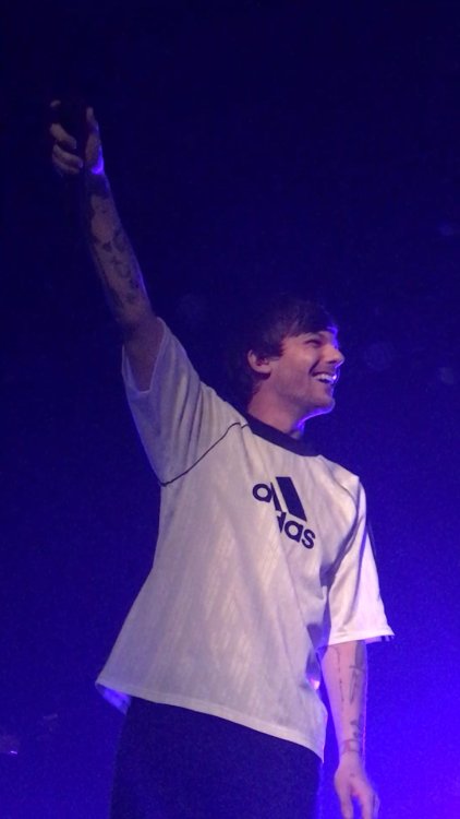 Louis performing in Madrid - 10/3