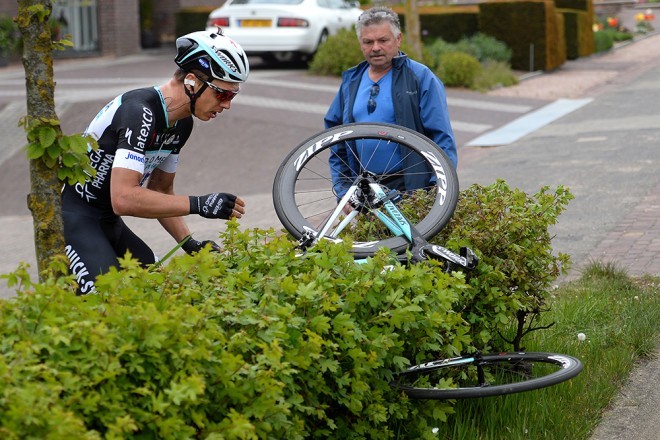 21-thechronicle:  tony martin hunting for easter bikes 
