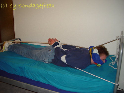 bondageville: Pics from Bondagefreax