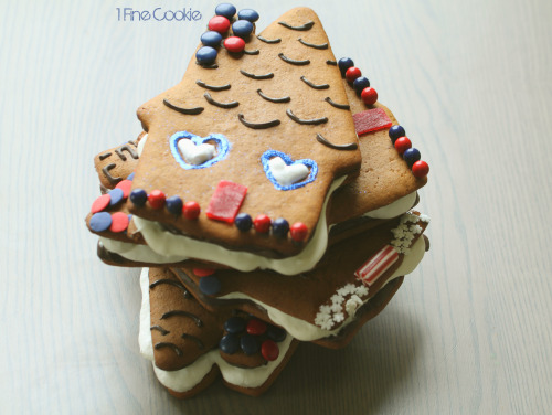 Gingerbread S’more Houses with Boozy Eggnog Marshmallow Filling http://www.1finecookie.com/2013/12/g