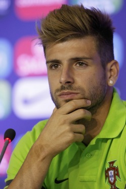 sorrygirlsisuckcock:  Miguel Veloso from