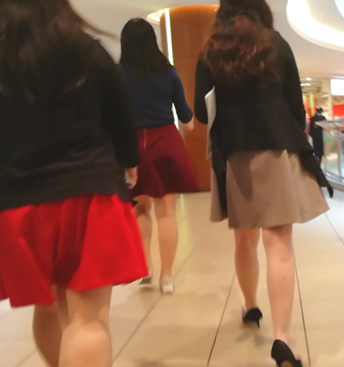 malaysiangreatstuff: Met this 3 OLs going for lunch and I don’t know which one wanna upskirt, 