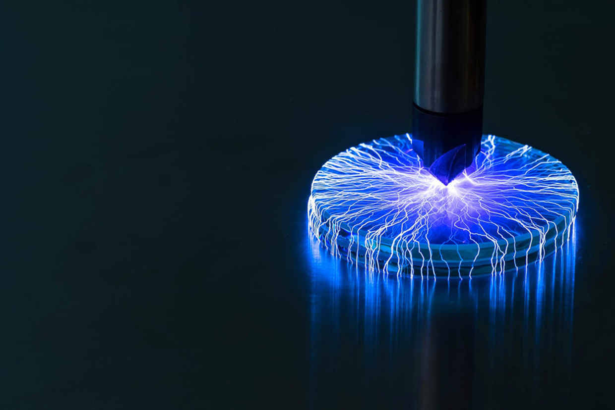 blazepress:  Sparking Tesla Coils Captured in Amazing Photographs by Marc Simon FreiThe