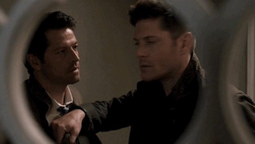 superduperdestiel:Ah, yes, and if we look to the left, we see Castiel pinned up against a wall by De
