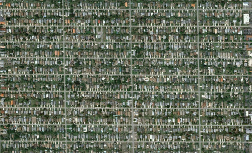 verybluebirdy:courteousaviarist:awkwardsituationist:human landscapes in south west florida from goog