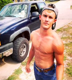 undiefan99:  chettbro: COUNTRY BOY TYLER Boy you take home to meet momma. :)