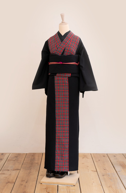 Tartan inspired kimono outfits, by Saku Laboratory. Everything looks so soft and comfy ^^The frills 