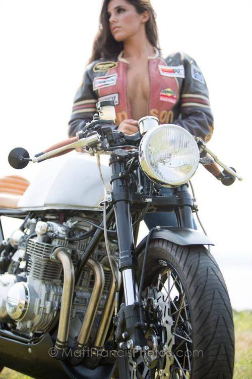 caferacerwomen:  Cafe Racer Design // @caferacerdesignCafe Racer Women // @caferacerwomen 