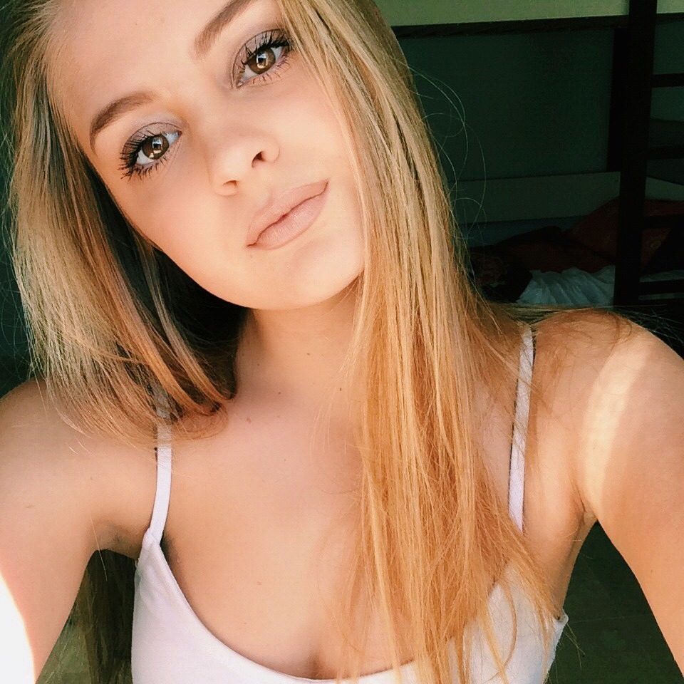 fknq:hiiiiiiii 💫👽💚🌸🌈🔮instagram: zoemaraistwitter: fknq_