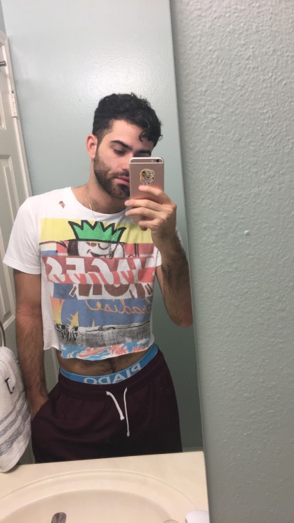 pink-justin:here’s a selfie to distract u from election bull shit~