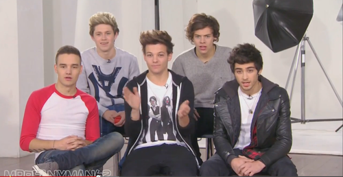 haroldween:  Their faces when the interviewer bends down and her chest is visible