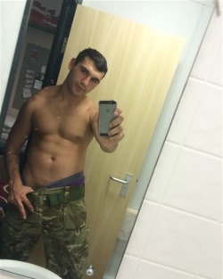 exclusivekiks:  *EXCLUSIVE* Army guy from the UK 