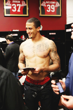 damnthatshytshot:  Forty-Niner Q-Back Colin Kaepernick 