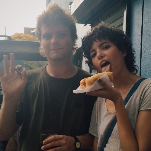 daughterofhungryghosts:  today mac demarco cooked me a hot dog & i obviously forgot how to act like a functional human being.