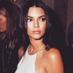 theiconsjenners:  © mundoroxo or like   