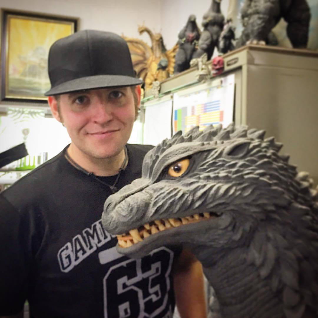 Rounded out a nice weekend with a visit to the Monsters Shop… Arigato! @shinichi_wakasa … Then I realized in 4 years I’ve never actually gotten a picture with his Godzilla… Done.
#Godzilla #Gamera #Ultraman #Gojira #Kaiju #ゴジラ #ガメラ #ウルトラマン #faceoff...
