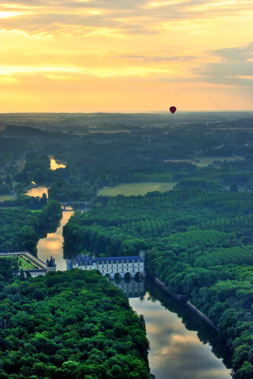 unwrittennature: Vue aérienne du château de Chenonceau sur le Cher, Chenonceau, France 