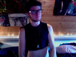 fynneon:  I made a crop top and my tummy