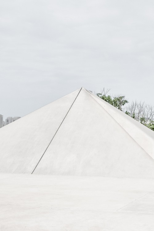 nnmprv:  White Square by Danni Karavan. Photos by Richard Jochum. You can find me: Instagram | Pinterest | Behance