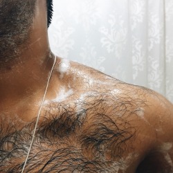 demvisualfeels:Celebrating body hair!