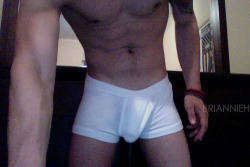 troyisstillnaked:  briannieh: Come over here  #Briannieh #webcam       