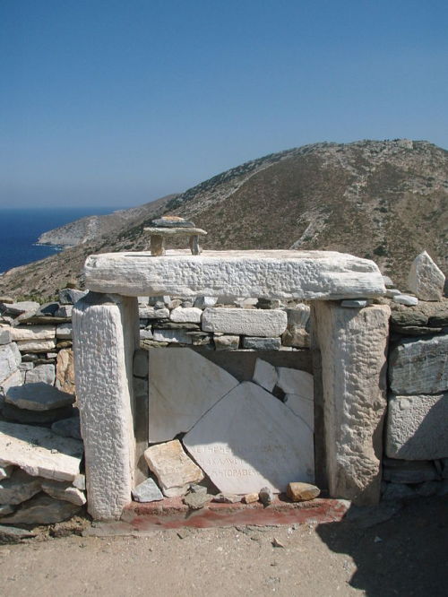 whatshouldwecallhomer:last-of-the-romans:The Tomb of Homer in Ios, Greece. What should we call 