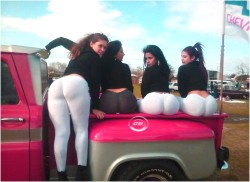 thicksexyasswomen:  Great use of a Truck