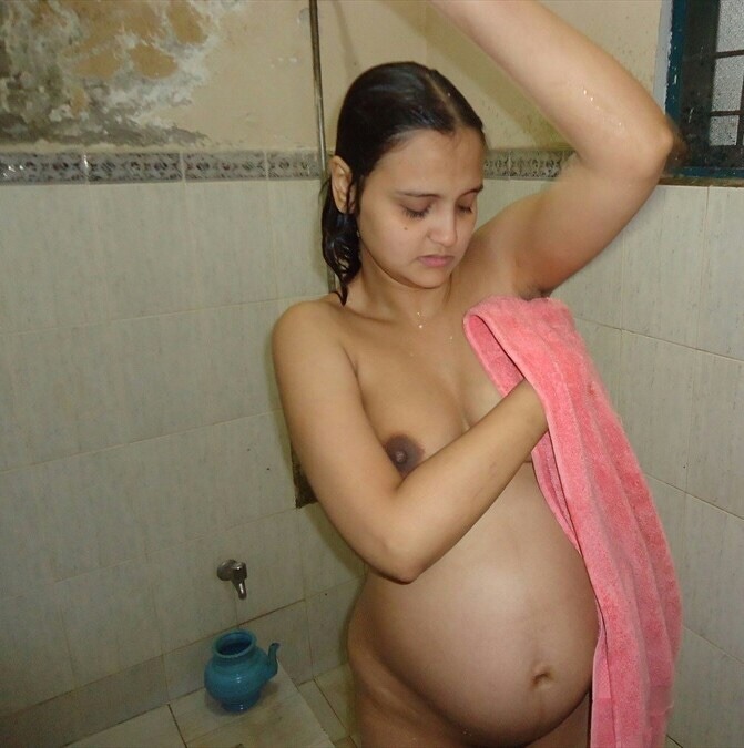 cimarron11021970:  I love different ethnic preggos such as this middle eastern cutie