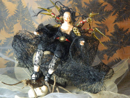 toytheatre:Various Jorōgumo dolls - the spider-woman yokai ( x , x , x , x )