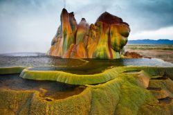 psycho-delic-cunt:  Fly Geyser in the Black