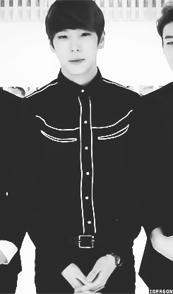 kdslvldcdscdsc-deactivated20160:  himchan being cute ლ(^ω^ლ) 